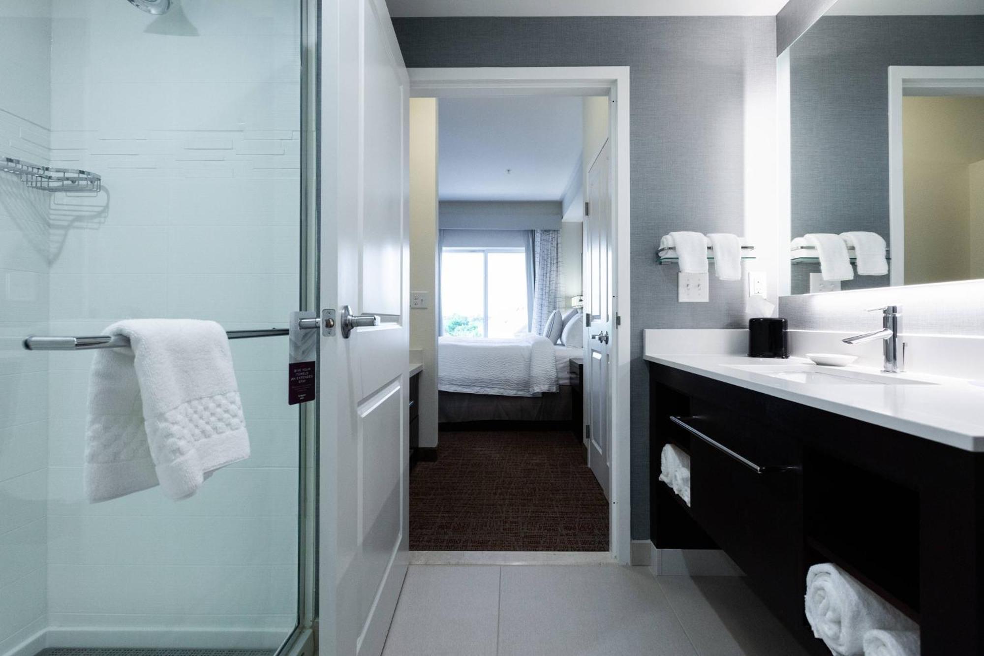 By Marriott North/quail Springs 3*